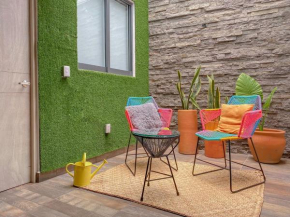 Cozy boho apartment downtown few blocks cathedral